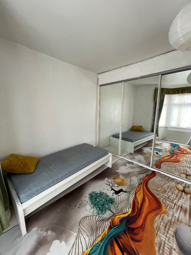 Very clean and massive Double Room in Manor Park E12 5PN