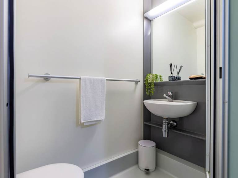Modern ensuite room to rent in central Reading |RG1|