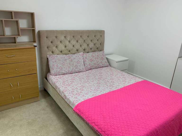 Spacious Ensuite Room for Rent – Langley, Maidston ME17