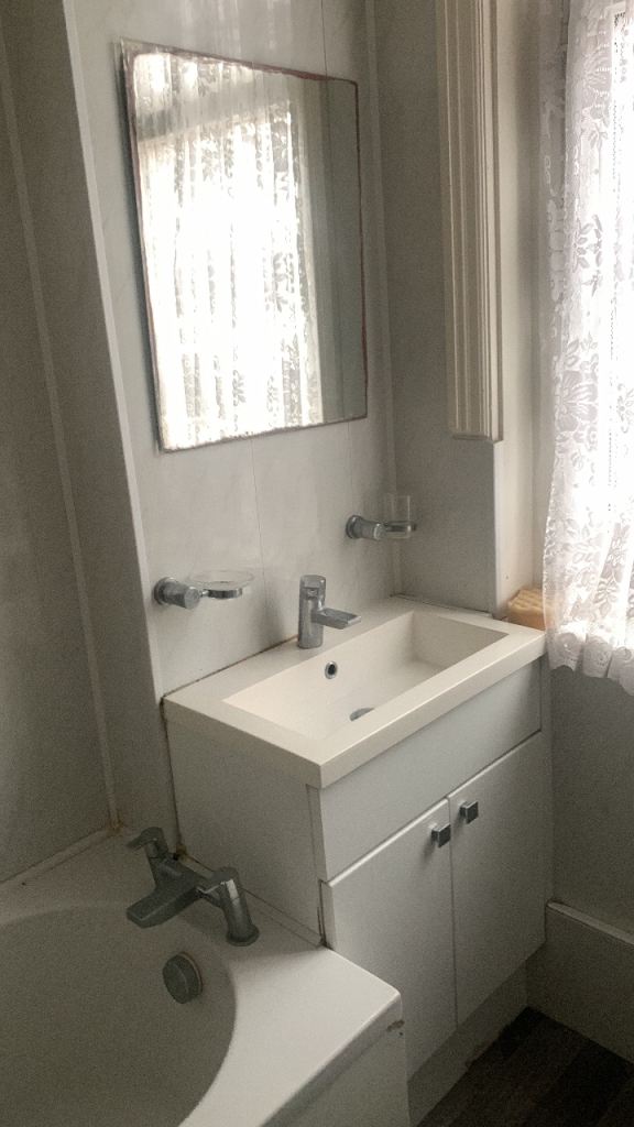 🏡 Spacious Double Bedroom to Rent in Newport, NP19 8GL – £500 PCM