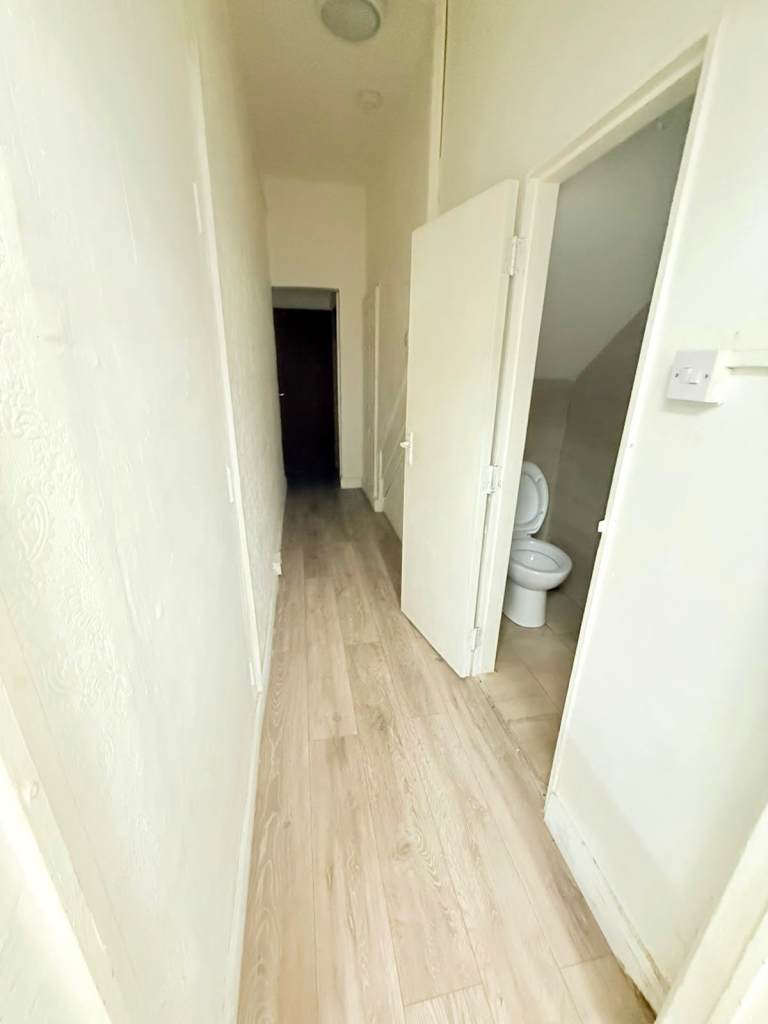 Studio apartment to rent, 3 minute walk from Goodmayes Station IG3 9UD