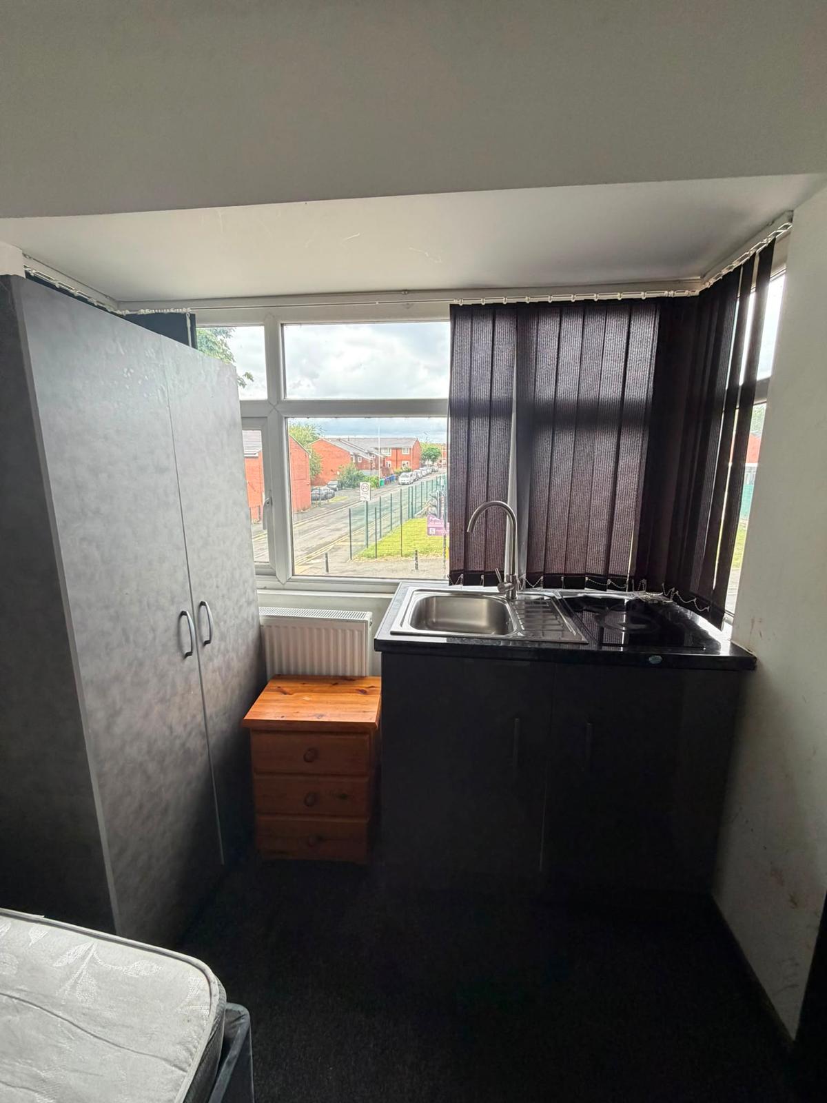 Studio is available to rent at Moston Ln M9 4HU (all bills incl)