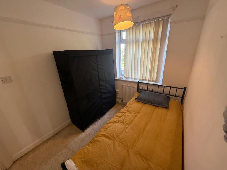 Single room to rent in Staines (TW18 1LR)