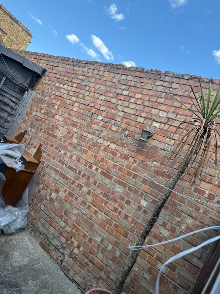 🏡 Spacious 3 Bedroom House To Rent – Aveley RM15 4SJ  📍 Mill Road, Aveley, Essex