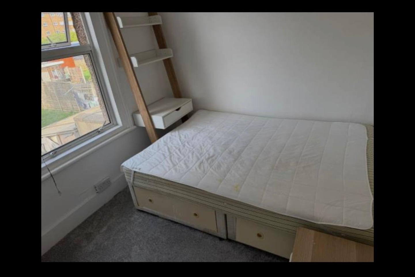 Double room to let in a 4-bedroom house at Carlyle house, Manor Park E12 6BW