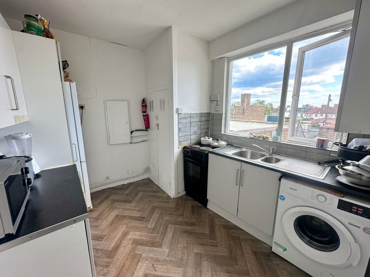 🏡 2 Studio style En-suite ROOMS – EASTERN AVENUE, NEWBURY PARK, ILFORD IG2 7HU