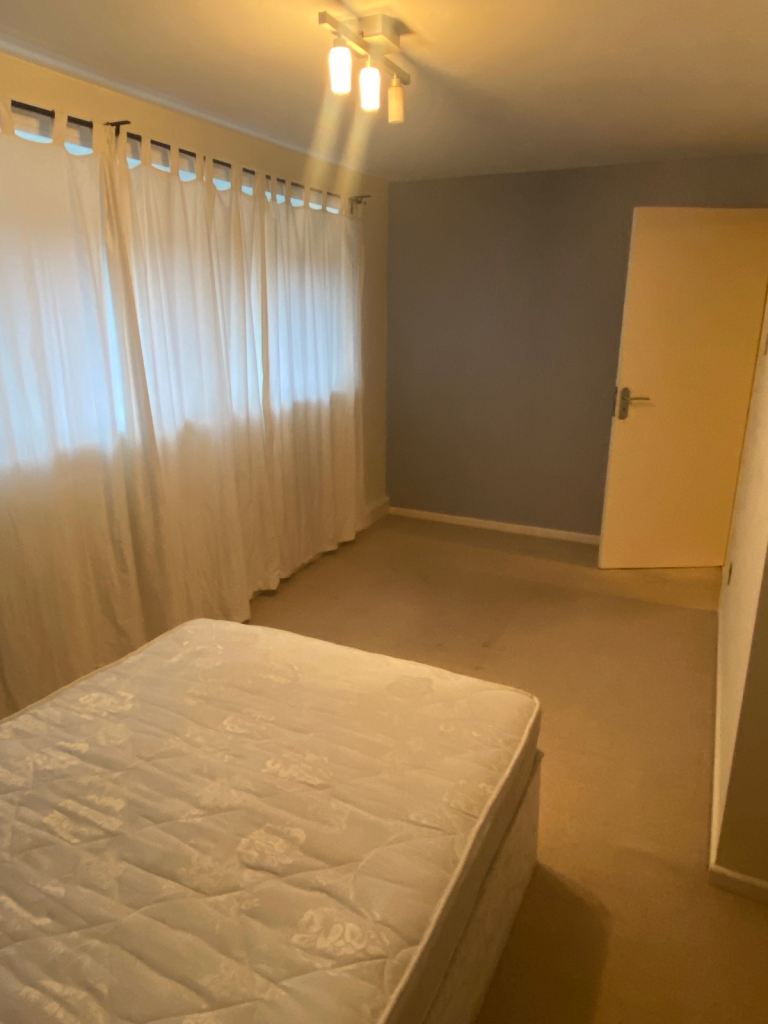 🏡 Large Single Room in Rochdale, OL11 1SU | £550 PCM | All Bills Inclusive