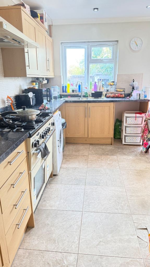 1 Single 1 double Room to Rent at Rowan avenue, Hove BN3 7JH