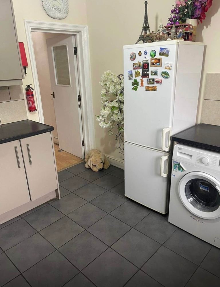 Double bedroom available in fully furnished property (UB1 1JR)
