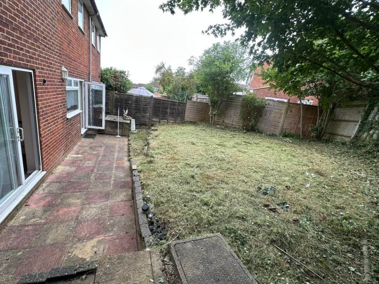 🏡 Newly Refurbished Double Room in Milton Keynes, MK13 7NB | £600 PCM | Students & Professionals Welcome