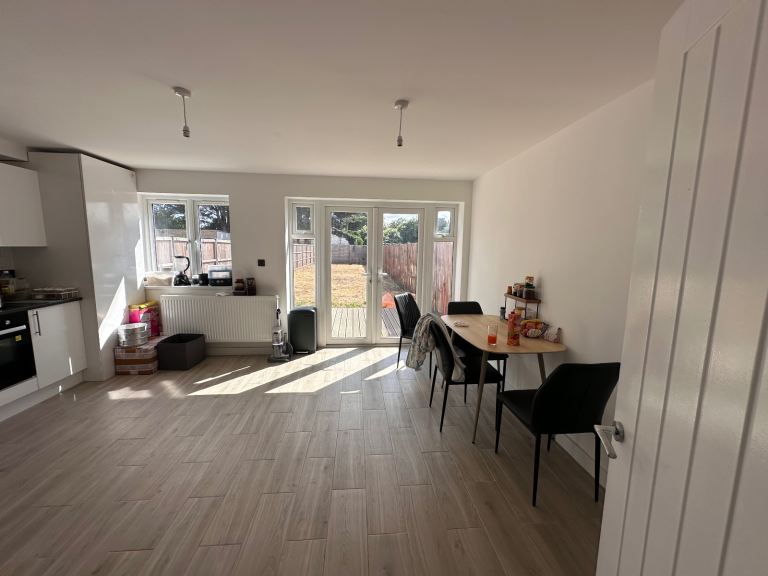 Double room for rent £650 pcm at Frederick Rd, Rainham (RM13 8NS)
