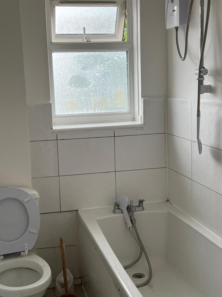 🏡 2 Bedroom Property with Spacious Living Room – Hertford rd, Enfield EN3 5JF  📍 Enfield, London 💷 £2,050 PCM