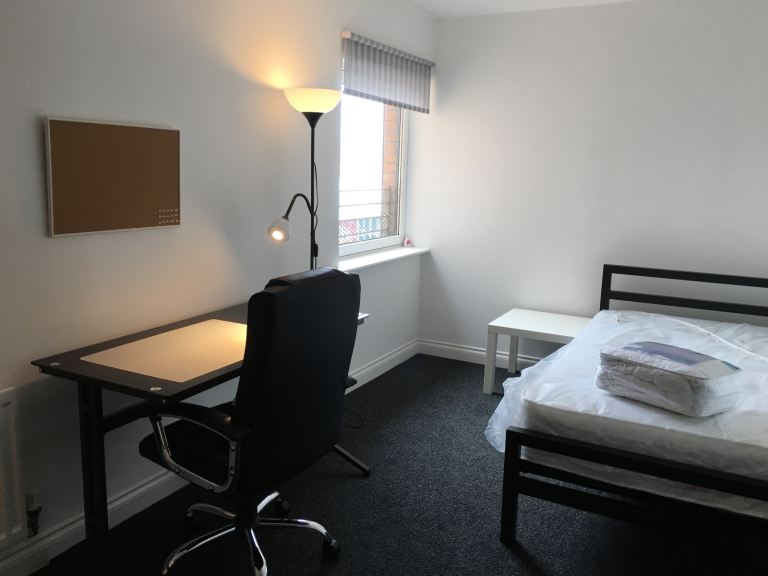 WEST END - 4 BEDROOM / 3 BATHROOM PENTHOUSE (G3 8GE)