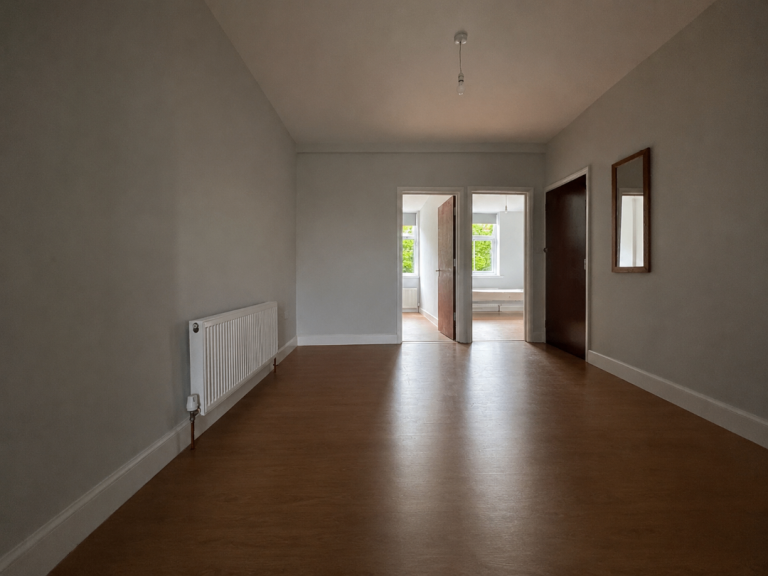 🏡 Spacious 3-Bedroom Flat in Greenford, UB6 0HH | £1,980 PCM | Part-Furnished