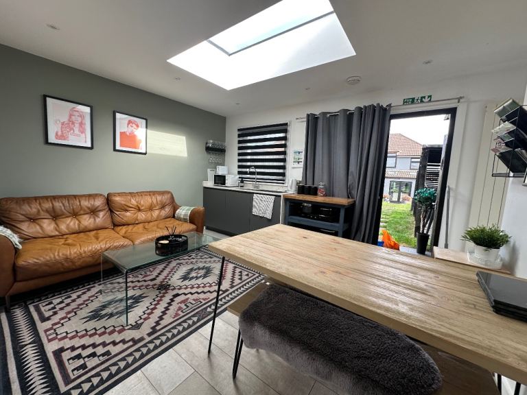 2 kingsize bedroom property close to city centre and supermarket (CB4 3ER)