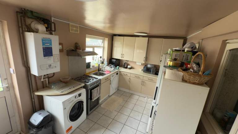 Single room (TW4 5ED)