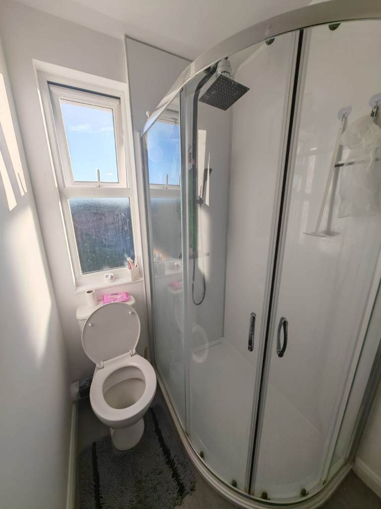 🏡 Furnished 2-Bedroom Flat  to Rent – Rushden, NN10 9QG