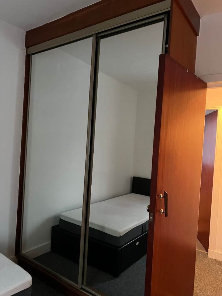 Fully furnished 2 bed upstairs flat, opposite to Aberdeen Uni, available immediately