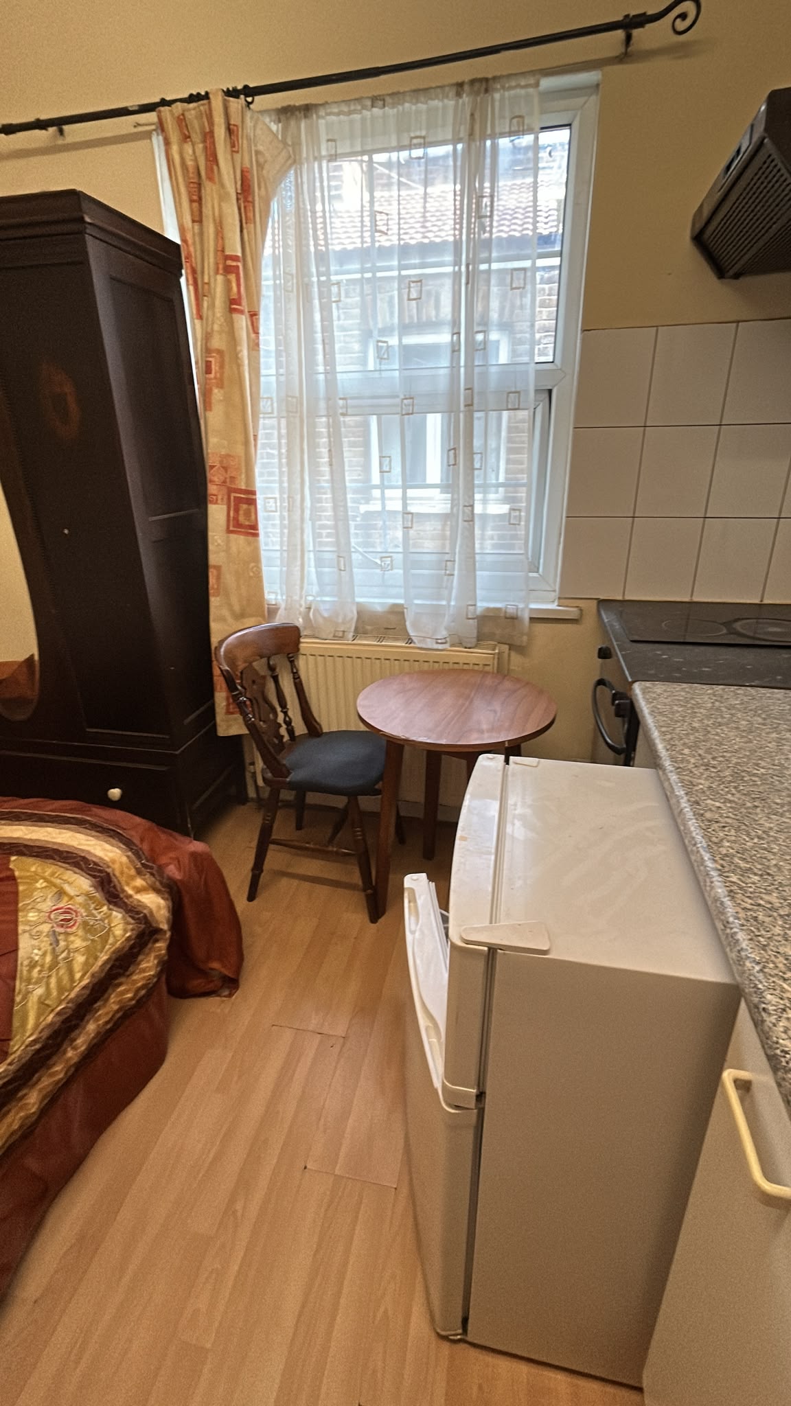 Sigle Person MODERN STUDIO(Sigle Person) TO LET | TW3 3AW |