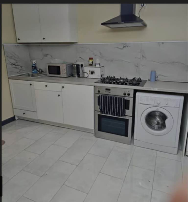 Modern Studio Flat to Let – Working Single/Couple – Bills Included (Tipton) (DY4 0TN)