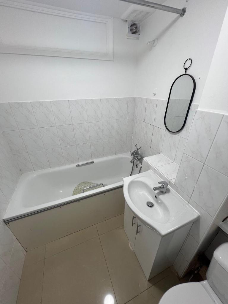 🏡✨ Fully Furnished 2-Bedroom Flat in Heston TW5 0QD – Ready to Move In | Great Transport Links! 🚆