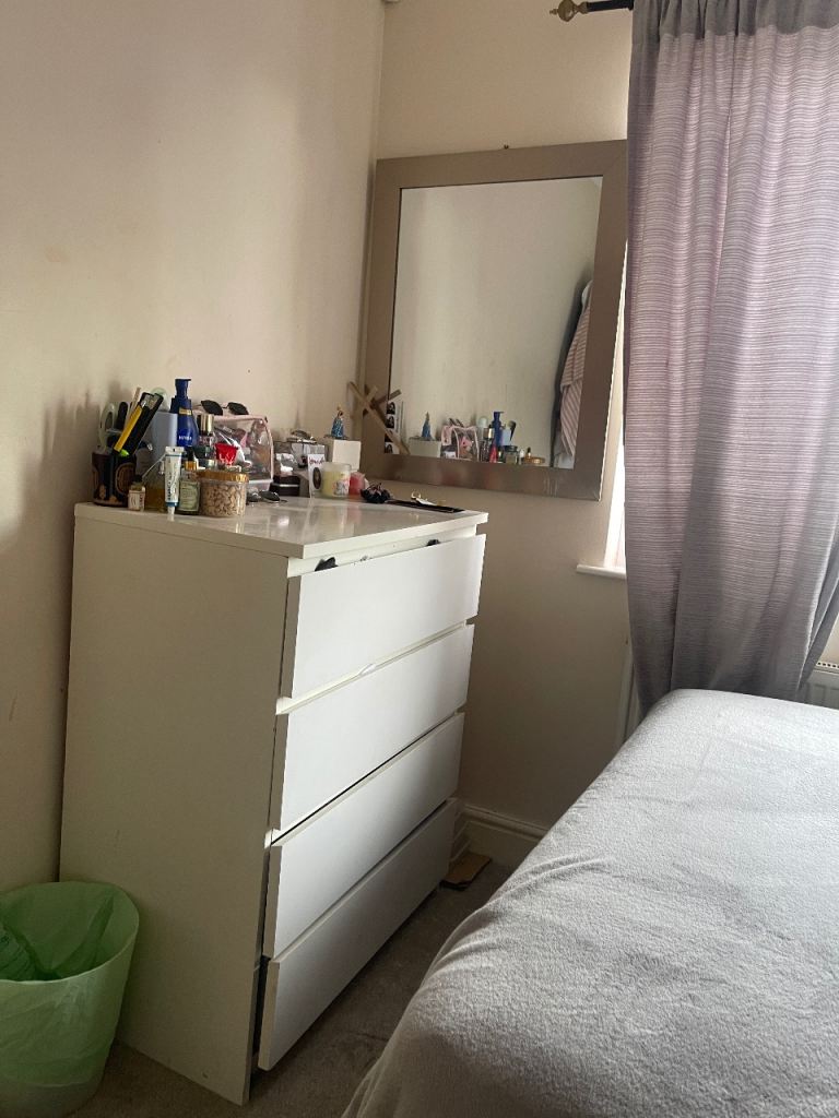 Double bedroom at Dominion dr, Romford, London RM5 2QP