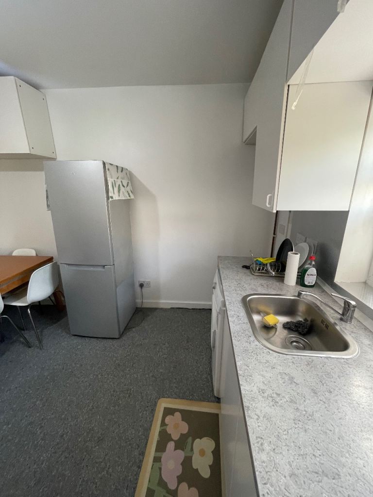 Very clean and massive Double Room in Manor Park E12 5PN