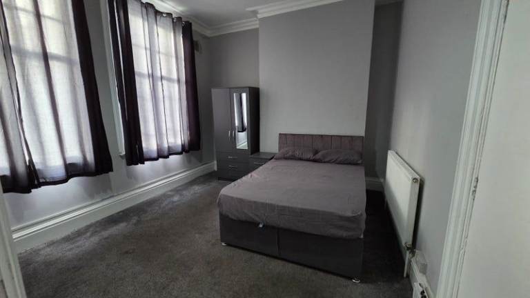 🏡 Spacious Furnished Double Room in Walsall Town Centre, WS1 1PQ | £500 PCM | All Bills Included