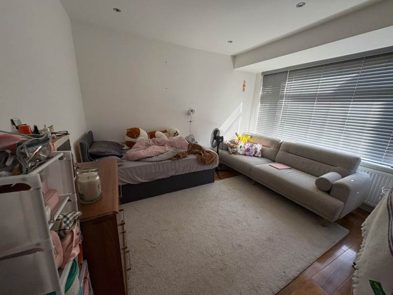 Kingsbury | Spacious Room | Women Only | Bills Included (HA3 9QR)
