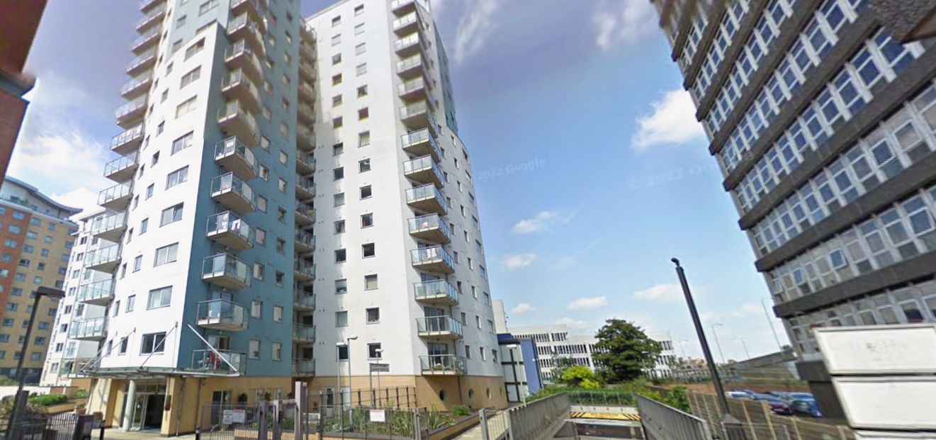 🏙️ Modern 2-Bed, 2-Bath Furnished Apartment | City View, Ilford IG1 1NH
