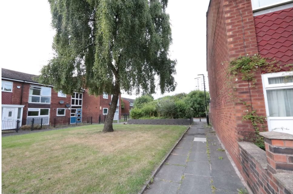 4-bedroom End terraced furnished house at Old trafford M16 7NR