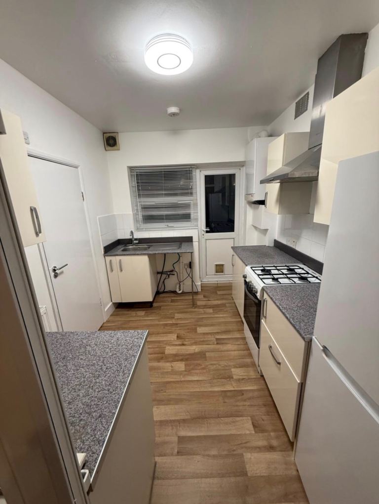 🏡✨ Fully Furnished Single Room in RM6 6SU – All Bills Included | Quiet Family Home!