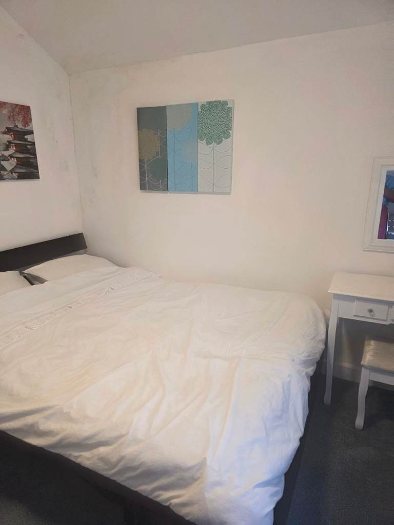 Spacious double room available for rent Sandwell, West Midlands £700pm@B65 9QN