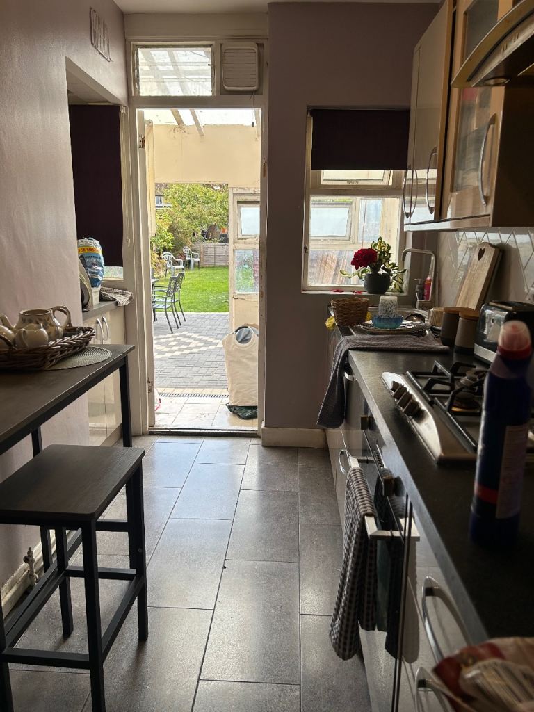 🌸 Beautiful Double Room to Let – South Harrow (HA2 9BT)