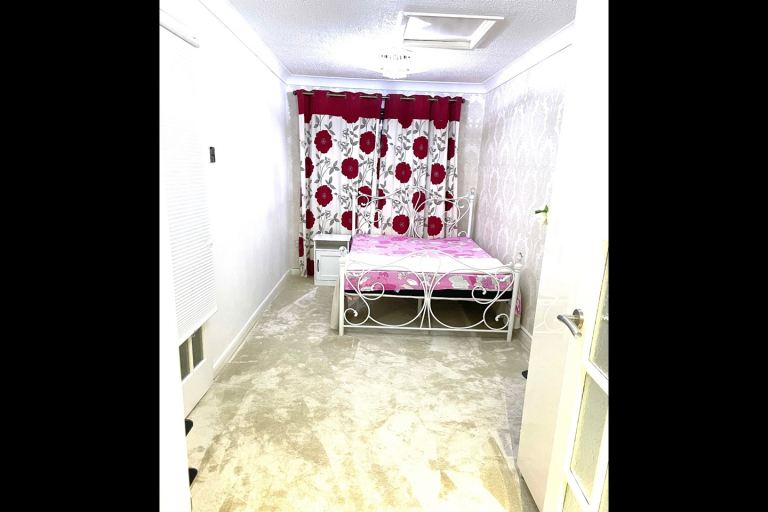 Double Room with Large En-suite (MK8 8BU)