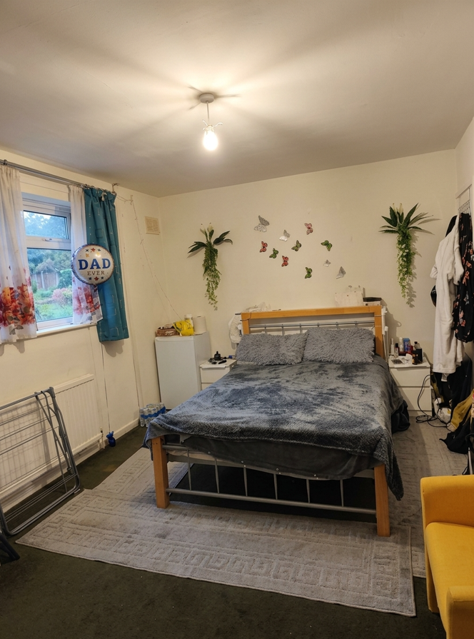 SPACIOUS MASTER ROOM TO RENT – STRATFORD, London E15 3NS ✨