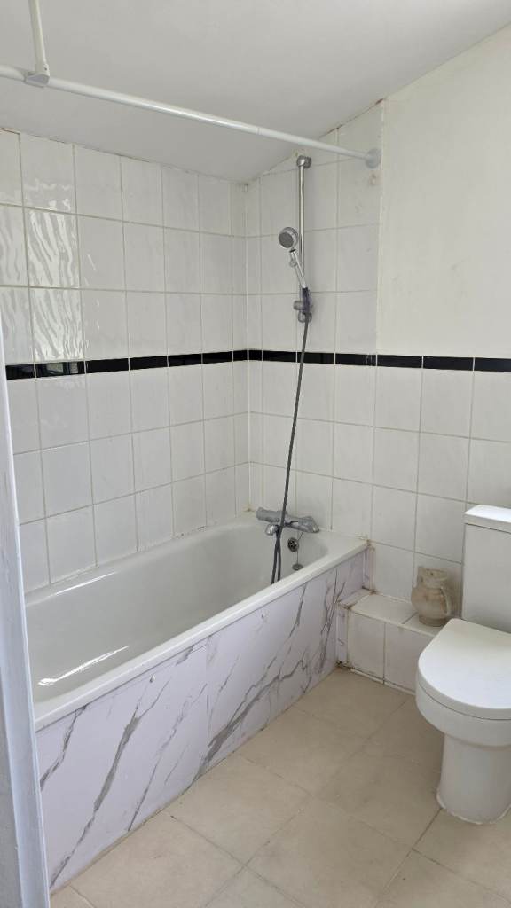 🏡 SPACIOUS DOUBLE ROOM FOR COUPLES – E13 8RT | ALL BILLS INCLUDED! ✨