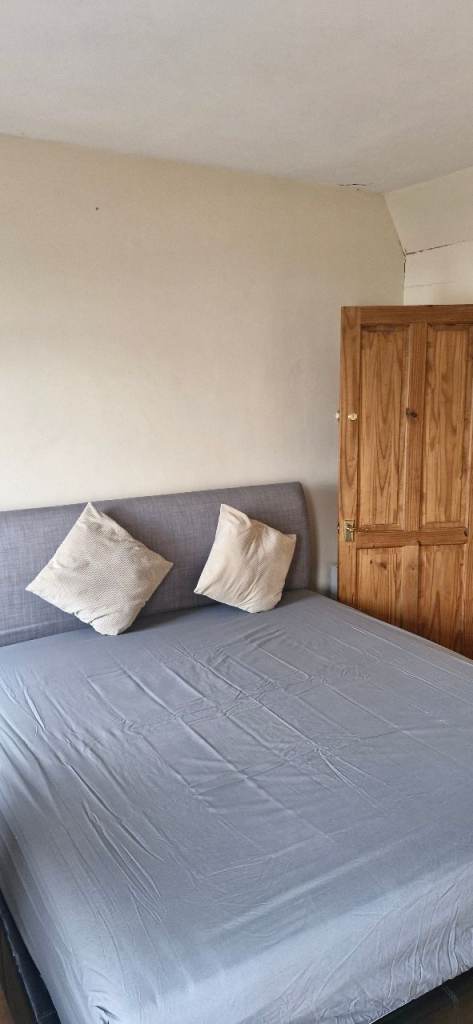 🏡 Spacious Fully Furnished Room with Gardens & Parking – Newport NP20 5NL 🌿