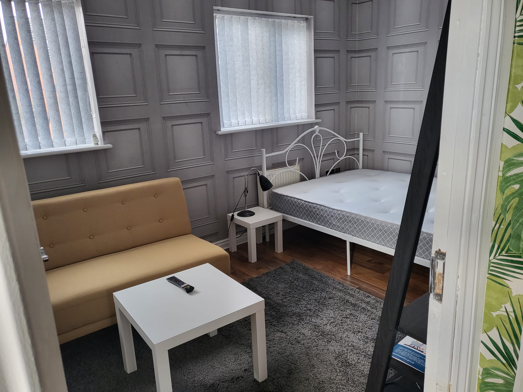 Spacious Modern Room to rent for Professional - Queens rd, Cheetham hill M8 8UQ