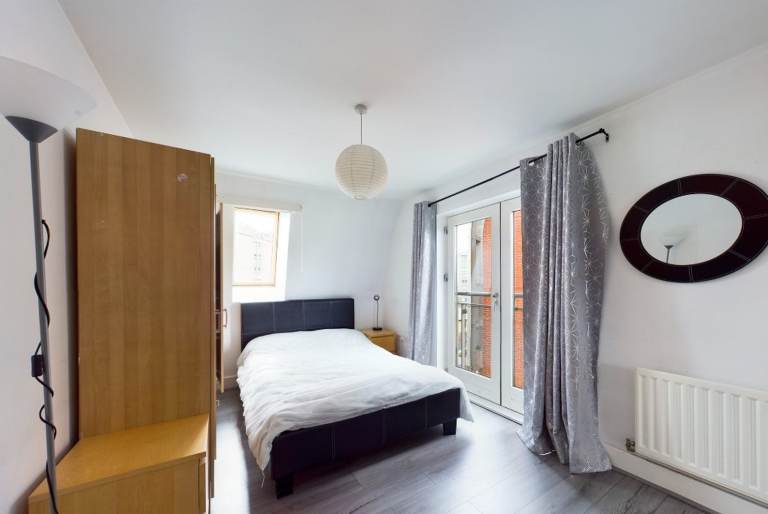 🏙️✨ Luxury 2-Bedroom Furnished Apartment in Birmingham B15 2BG – Park Central | Balcony + Parking! 🚗🌳