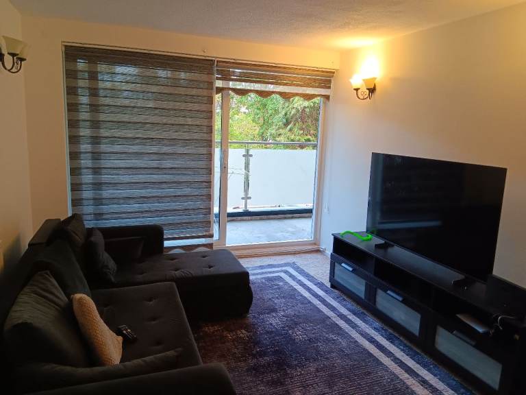 🏡 Beautiful 2-Bedroom Apartment in Hendon, NW4 1JS | £2,200 PCM | Balcony & Lift | Homeowner Guarantor Required