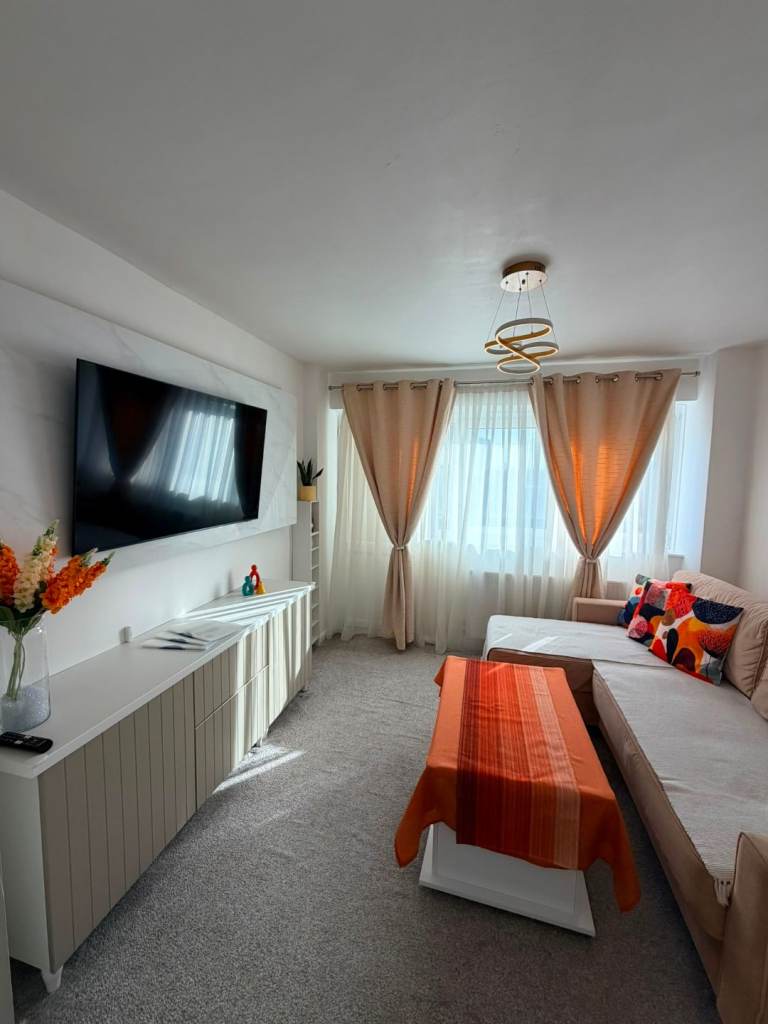 1 Bed Flat Nearby Central London 1GB/Wi-Fi & Full Kitchen (W6 8PS)