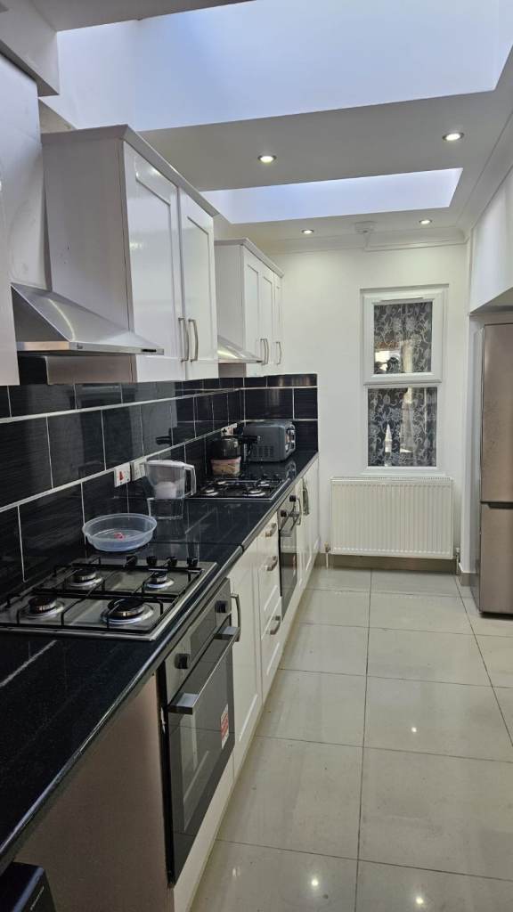 🏡 Large Double Room for couple – East Ham E6 1LW
