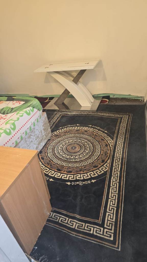 Double Room for female with private bathroom in Longsight, Manchester (M13 0NQ)