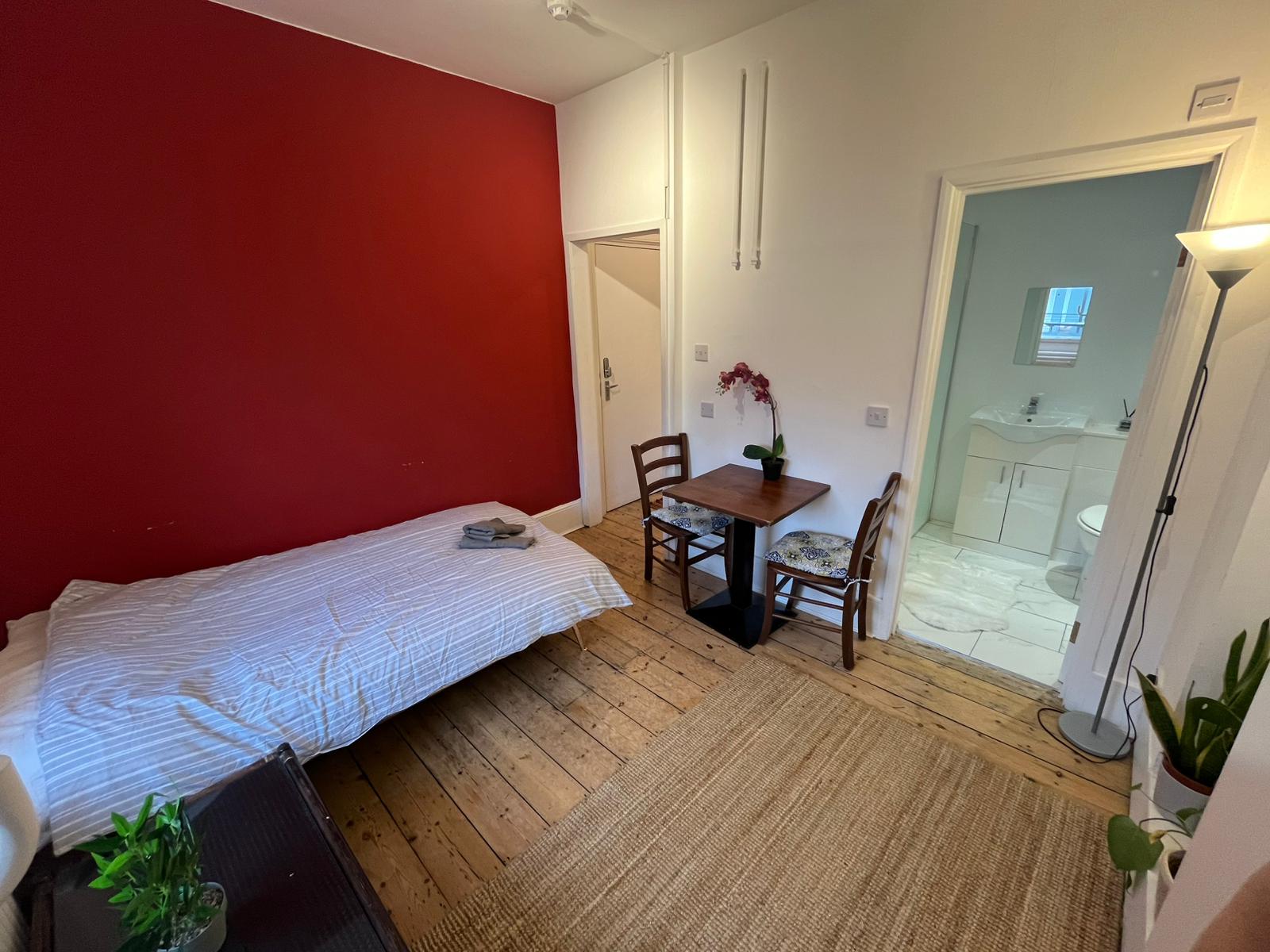 Three Self-Contained Studios – Upper Street, Islington, London (N1 2XQ)