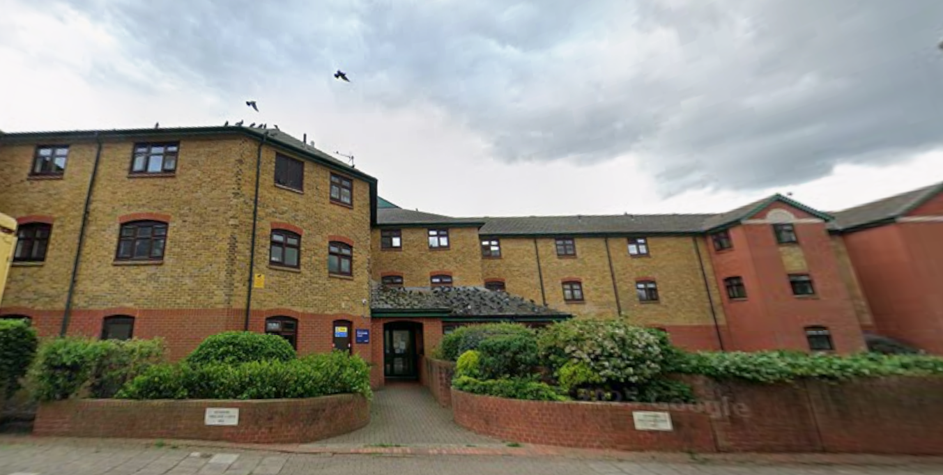 2-bedroom flat at Fontley way, Putney SW15 4NF