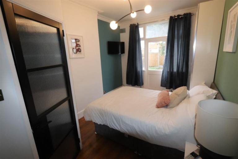 1 bed Room to Let Beedell Avenue, Westcliff On Sea (SS0 9JP)