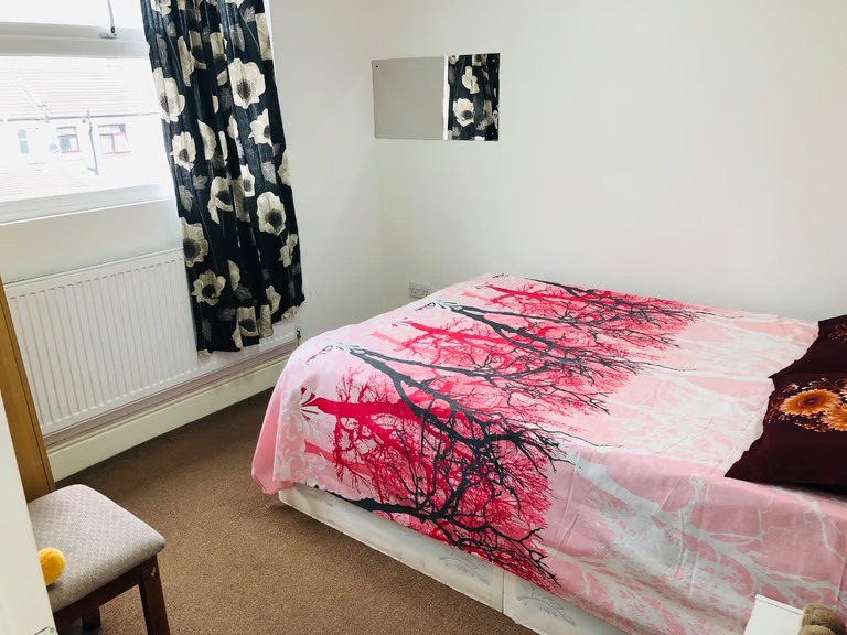Well maintain house share rooms available