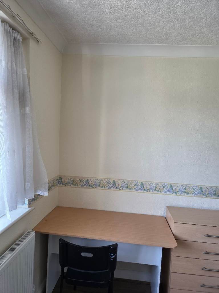 🏡 Spacious Master Bedroom in Gants Hill, IG5 0JA | £850 PCM | Available Now