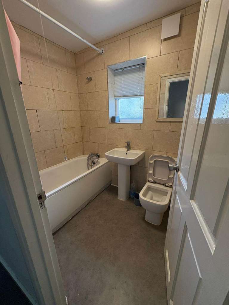 ✨ SPACIOUS VICTORIAN DOUBLE ROOM | £750 SINGLE / £850 COUPLES | Forest Gate E7 9LE